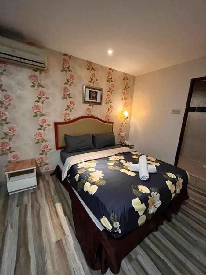 Mr Hotel Nusa Bestari Skudai Exteriör bild