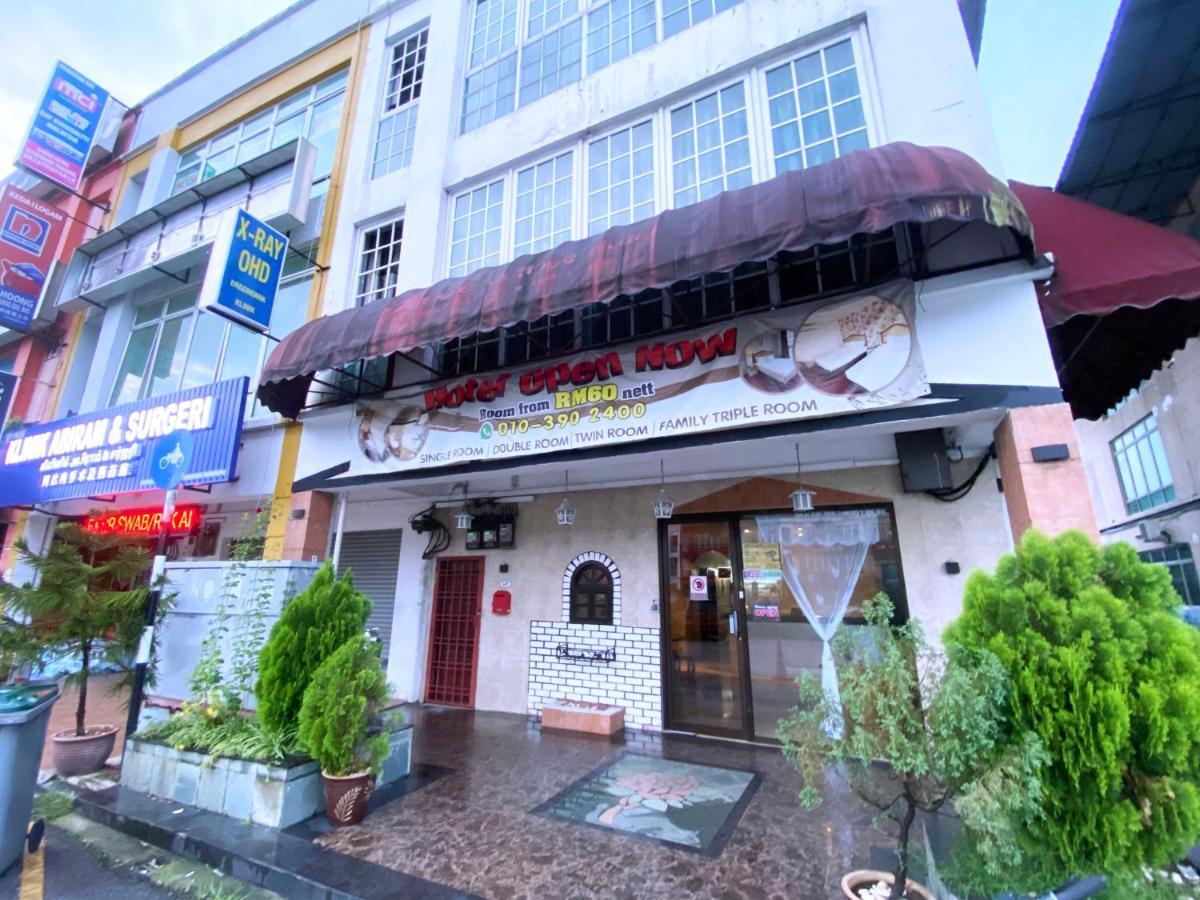 Mr Hotel Nusa Bestari Skudai Exteriör bild