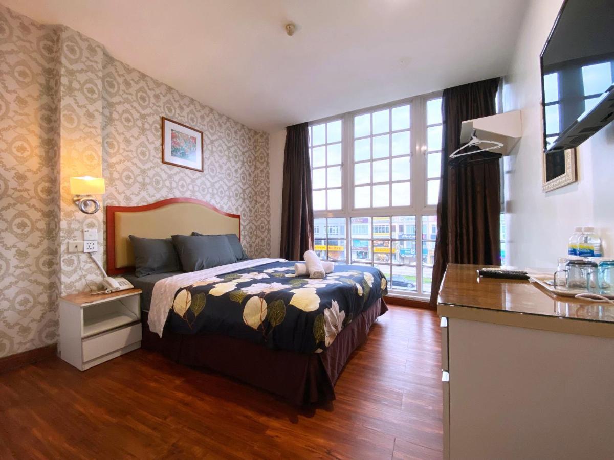 Mr Hotel Nusa Bestari Skudai Exteriör bild