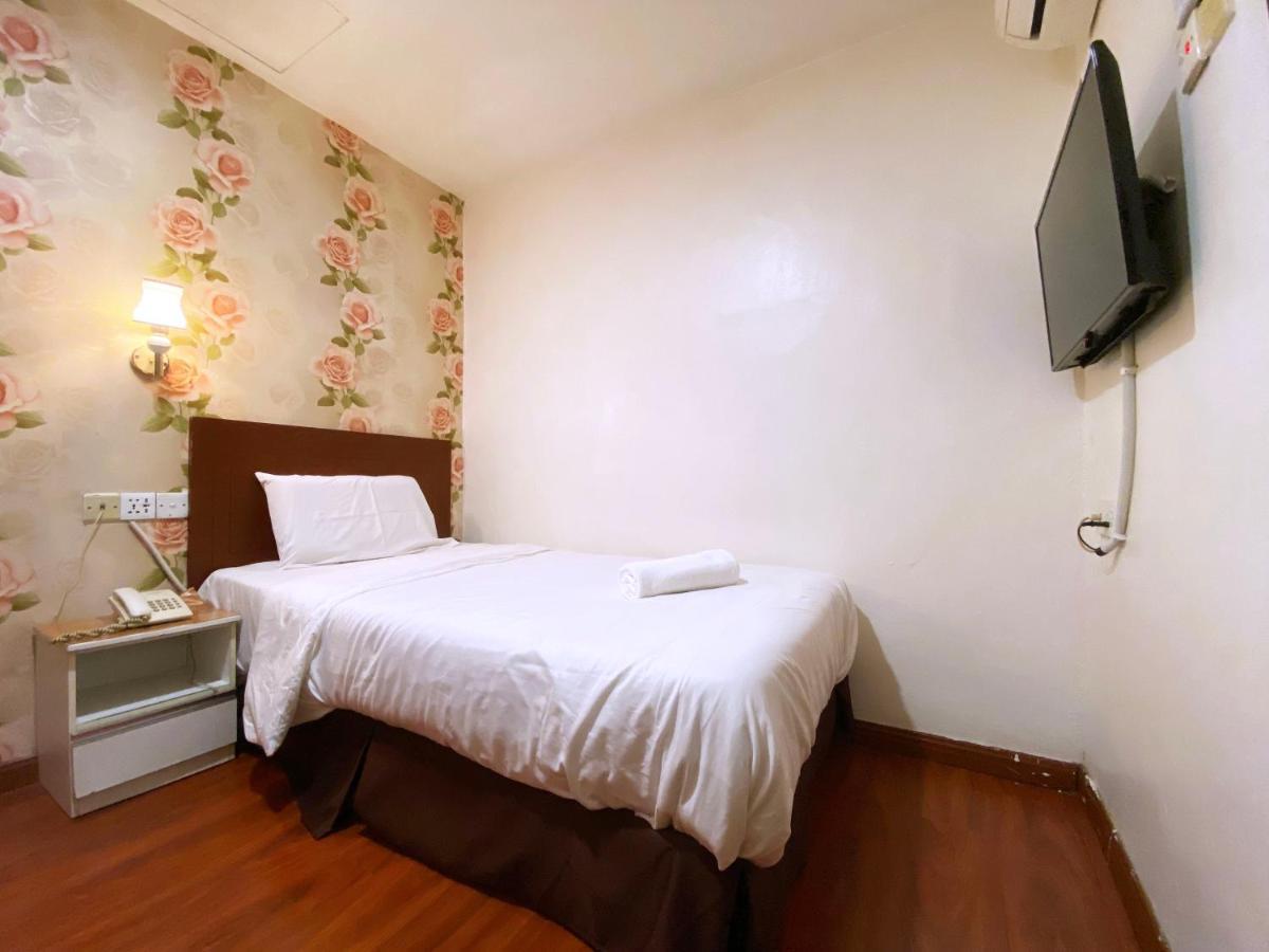 Mr Hotel Nusa Bestari Skudai Exteriör bild